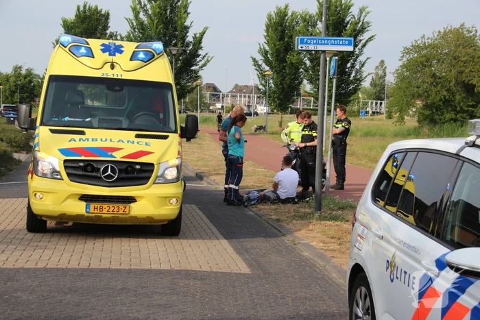 Gewonde bij aanrijding tussen scooter en fiets