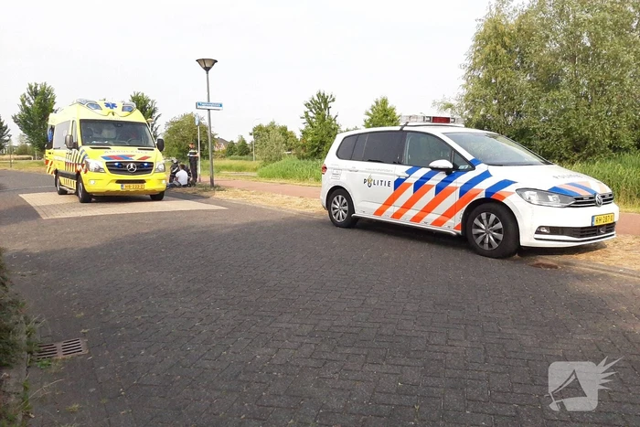 Gewonde bij aanrijding tussen scooter en fiets