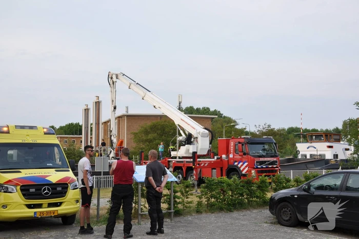 Persoon gewond na val in ruim van een schip