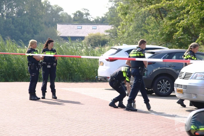 Overleden man in auto aangetroffen