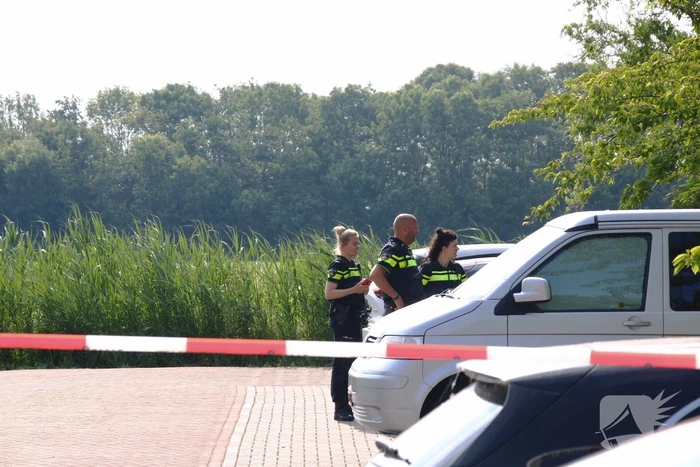 Overleden man in auto aangetroffen