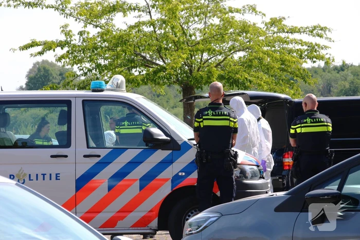 Overleden man in auto aangetroffen