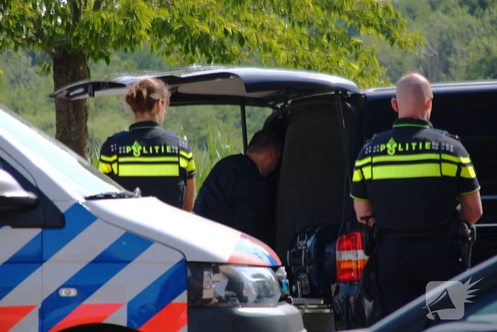 Overleden man in auto aangetroffen