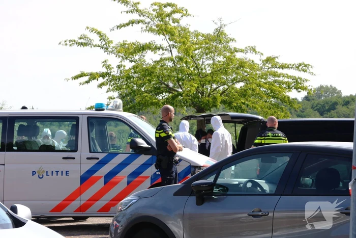Overleden man in auto aangetroffen