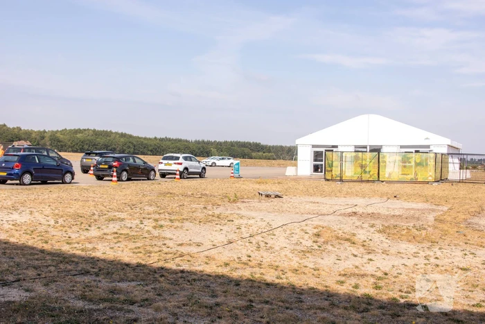 In de rij voor een coronatest bij Nationaal Militair Museum