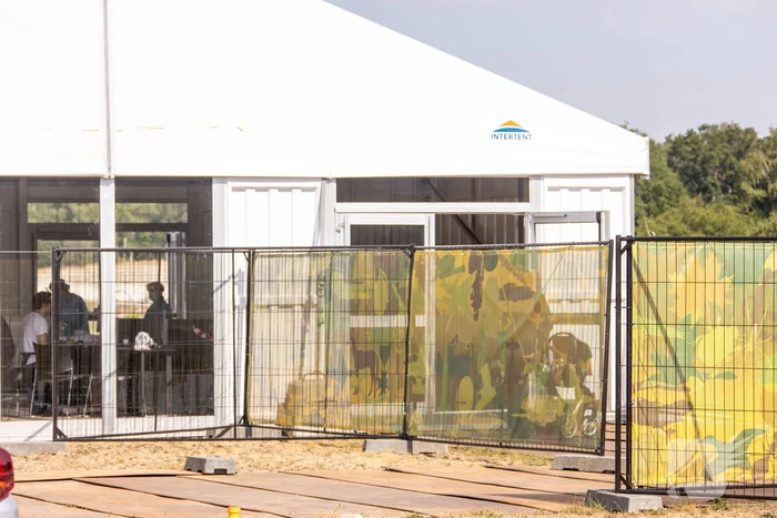 In de rij voor een coronatest bij Nationaal Militair Museum