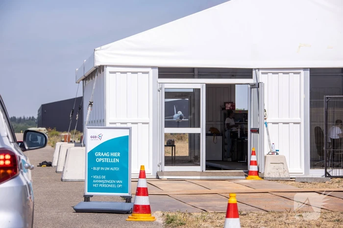 In de rij voor een coronatest bij Nationaal Militair Museum