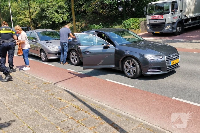 Gewonde bij aanrijding tussen drie voertuigen