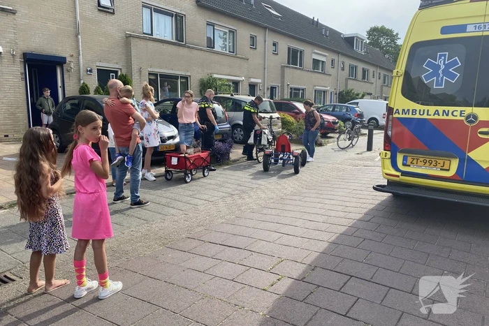 Fietser over de kop na uitwijkmanoeuvre met skelter