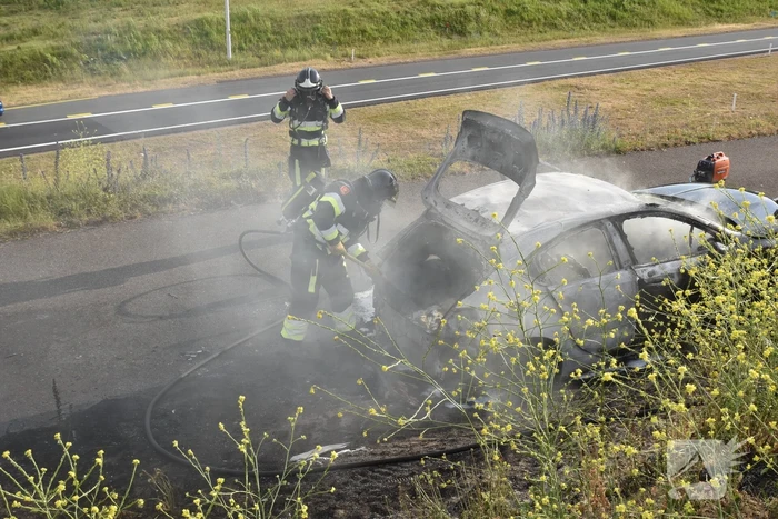 Auto verwoest door brand, vermoedelijk brandstichting