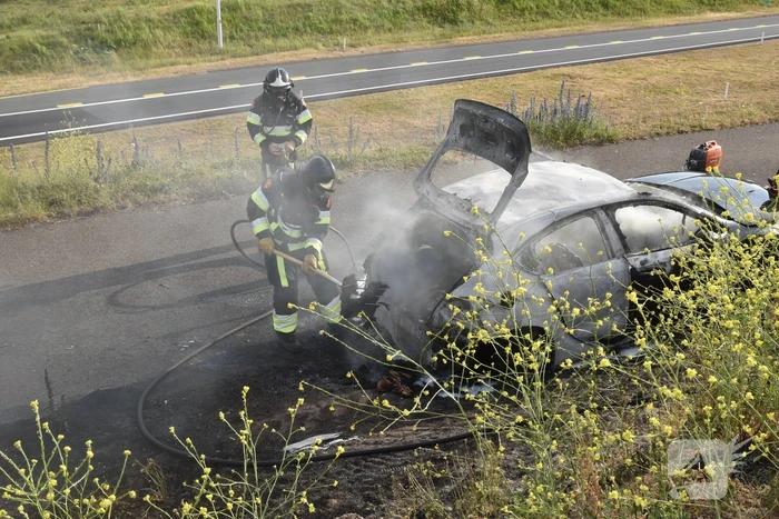 Auto verwoest door brand, vermoedelijk brandstichting
