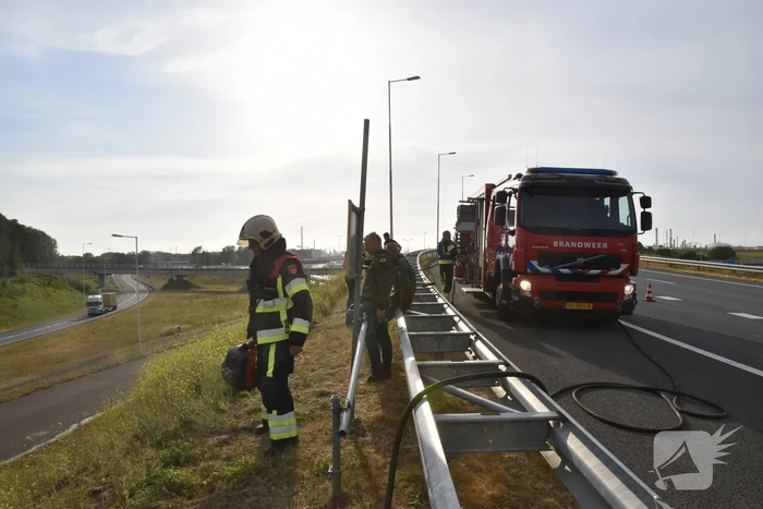 Auto verwoest door brand, vermoedelijk brandstichting