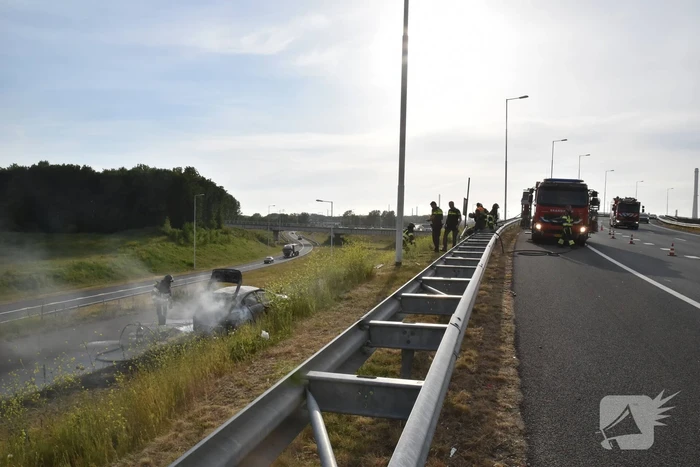 Auto verwoest door brand, vermoedelijk brandstichting