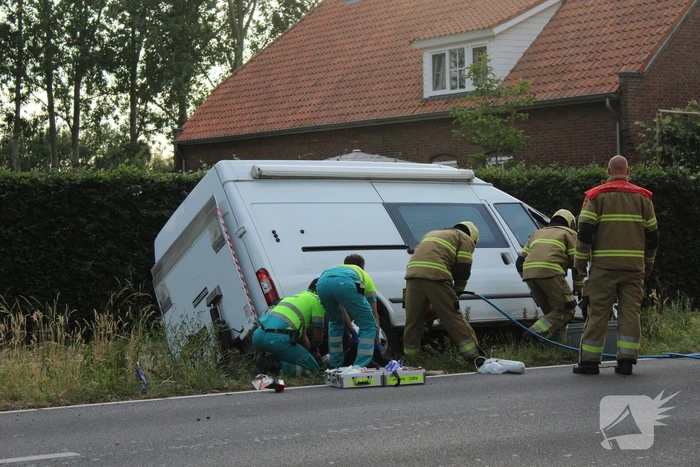 Brommerrijder (20) om leven gekomen na ongeval met bestelbus