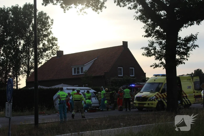 Brommerrijder (20) om leven gekomen na ongeval met bestelbus