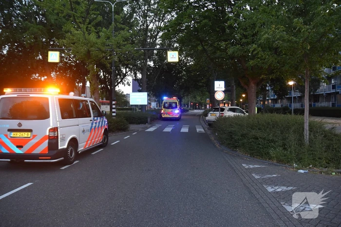 Vrouw gewond na aanrijding op oversteekplaats