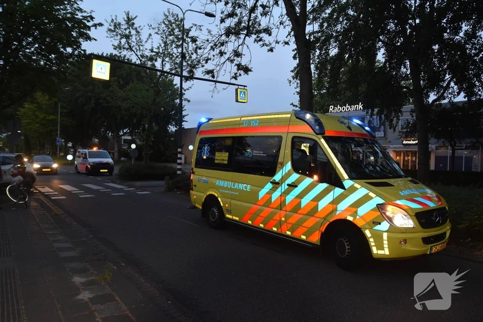 Vrouw gewond na aanrijding op oversteekplaats