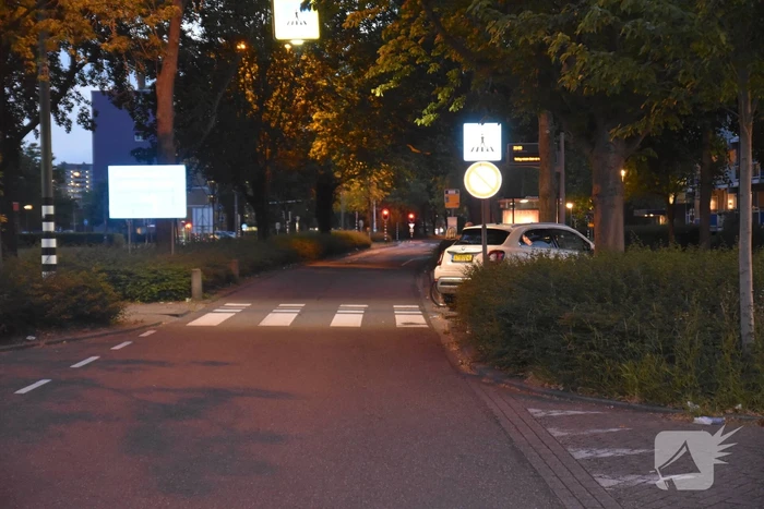 Vrouw gewond na aanrijding op oversteekplaats