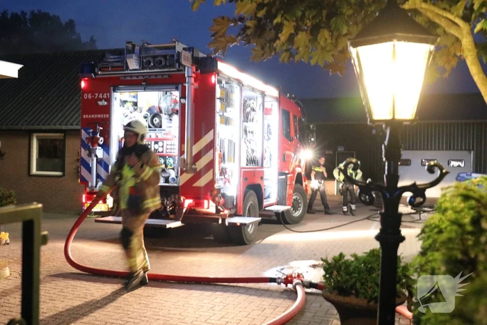 Flinke rookontwikkeling bij brand in schuur