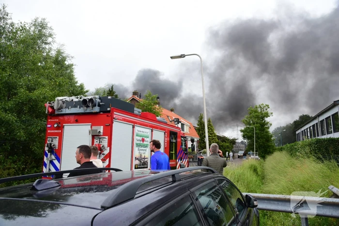 NL-Alert voor enorme rookontwikkeling bij brand in loods