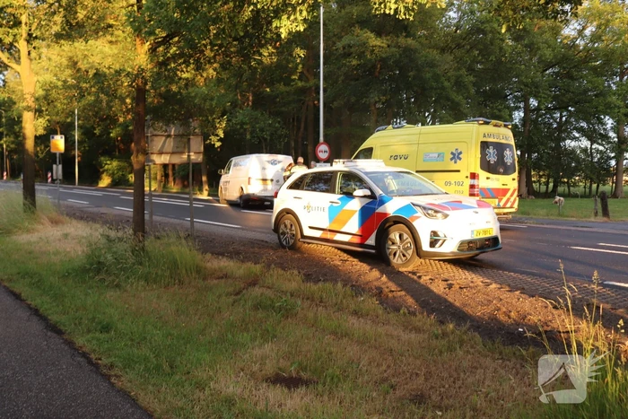 Personenauto knalt op bestelbus