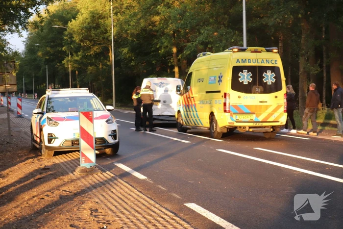 Personenauto knalt op bestelbus