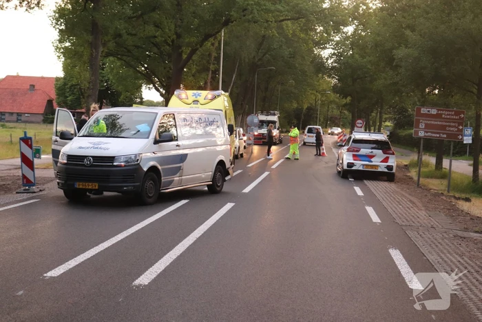 Personenauto knalt op bestelbus