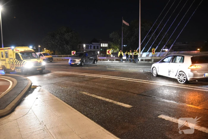 Gewonden bij aanrijding Willemsbrug