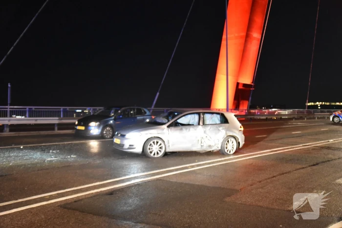 Gewonden bij aanrijding Willemsbrug
