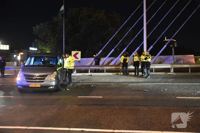 Gewonden bij aanrijding Willemsbrug