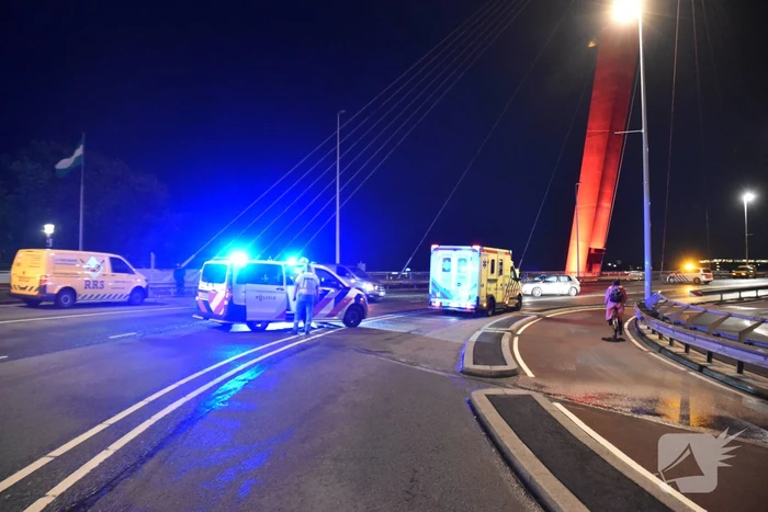Gewonden bij aanrijding Willemsbrug