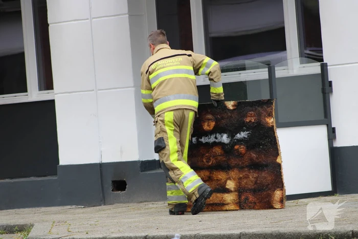 Politiekleding gestolen tijdens brand