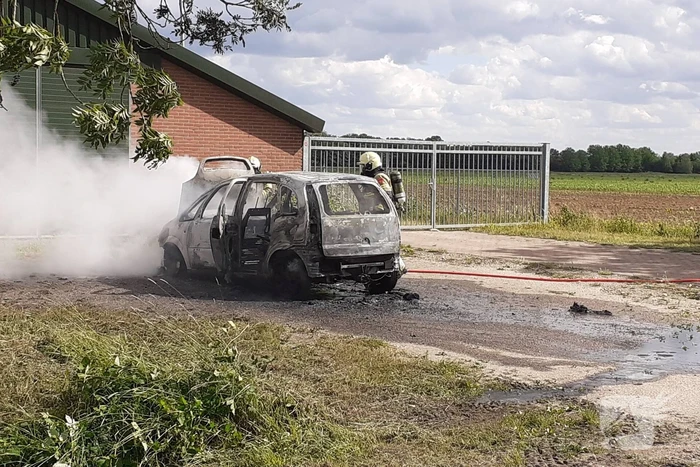Auto volledig uitgebrand