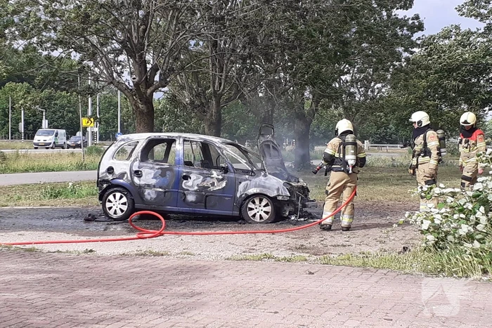 Auto volledig uitgebrand