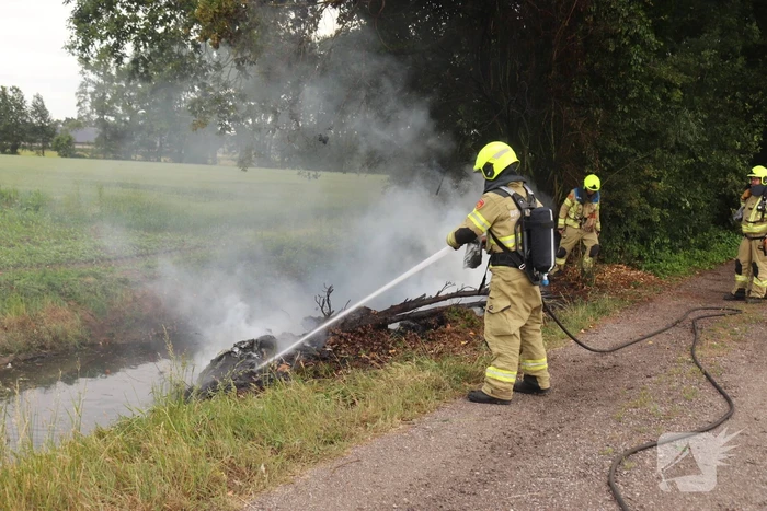 Veel rook bij bermbrand