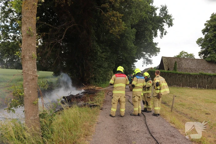 Veel rook bij bermbrand