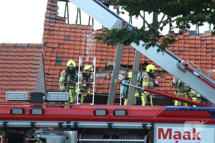 Uitslaande brand legt schuur in as
