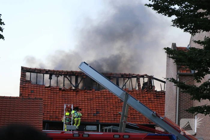 Uitslaande brand legt schuur in as