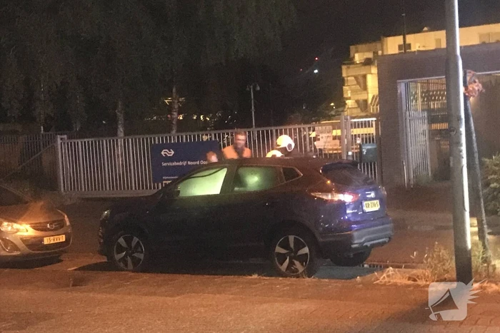 Interieur geparkeerde auto zwaar beschadigd bij brandstichting