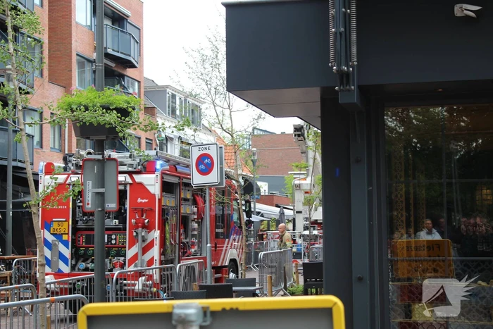 Woningbrand in winkelstraat