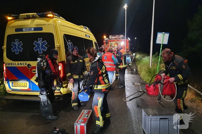 Zoekactie na aantreffen van een scooter in de sloot