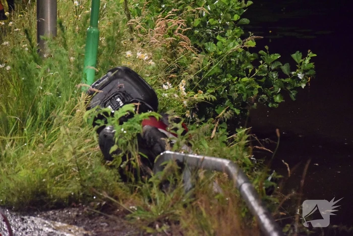 Zoekactie na aantreffen van een scooter in de sloot