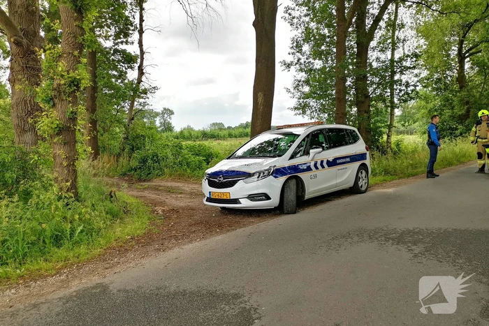 Vaten aangetroffen in berm in buitengebied