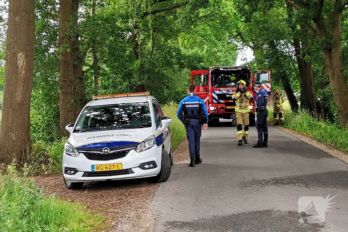 Vaten aangetroffen in berm in buitengebied