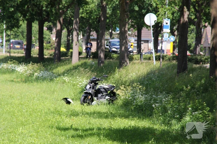 Twee gewonden na eenzijdig ongeval met scooter