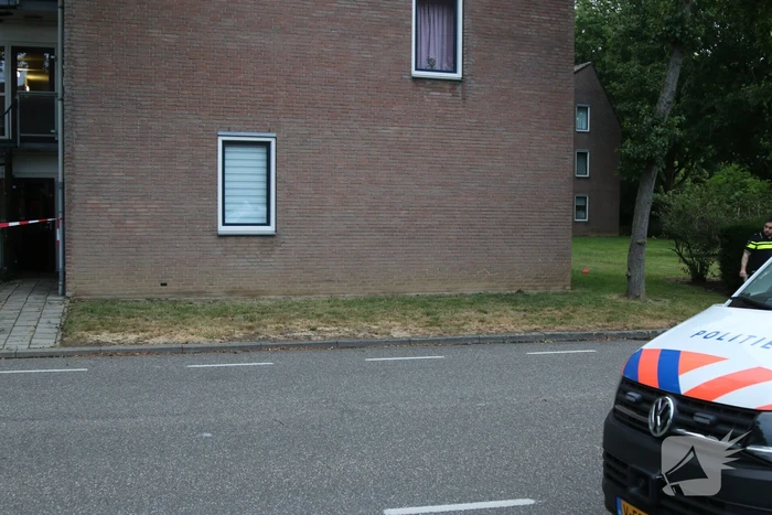Bewoner laat brandweer niet binnen bij brand