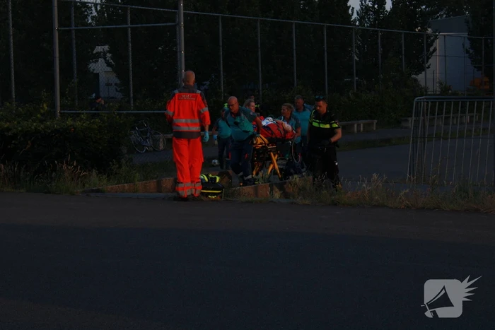 Persoon zwaargewond na incident op speelveld