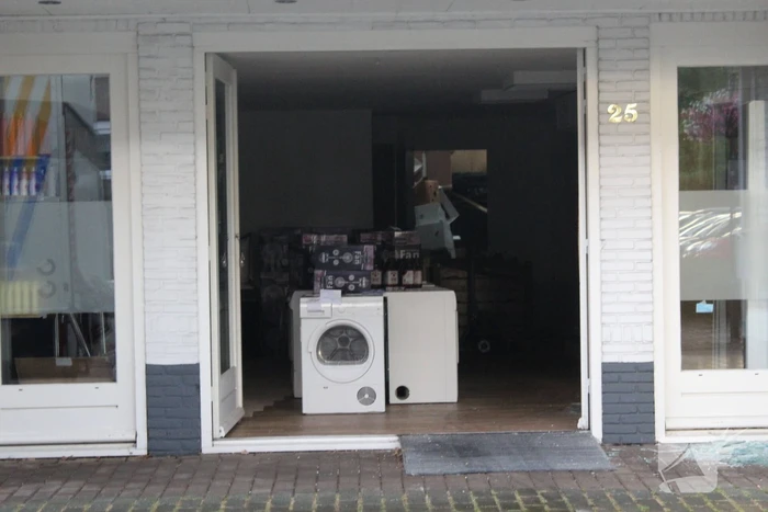 Hennepkwekerij gevonden in winkelpand
