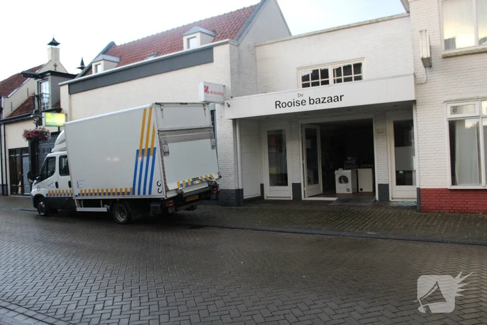 Hennepkwekerij gevonden in winkelpand