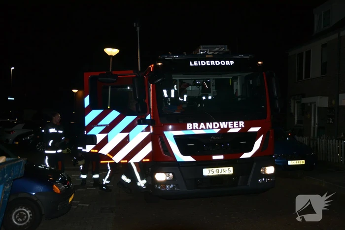 Brandweer haalt kat van het dak